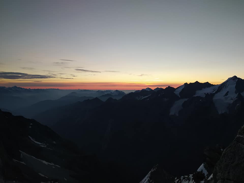 восхождение на вершину Вайсхорн (Weisshorn) высотой 4505 метров в Пеннинских Альпах в Швейцарии.  Фото Николай Колосовский (Хмельницкий) и Александр Талабко (Киев)