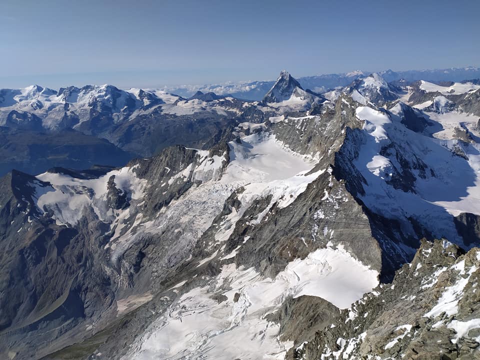 восхождение на вершину Вайсхорн (Weisshorn) высотой 4505 метров в Пеннинских Альпах в Швейцарии.  Фото Николай Колосовский (Хмельницкий) и Александр Талабко (Киев)