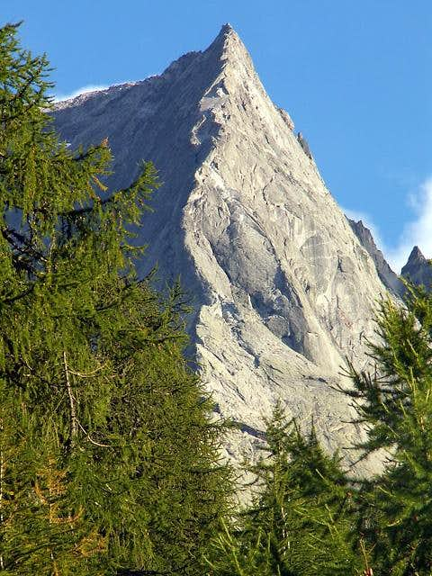 маршрут "Nordkante" на вершину горы Пиц Бадиле (Piz Badile, 3308м)