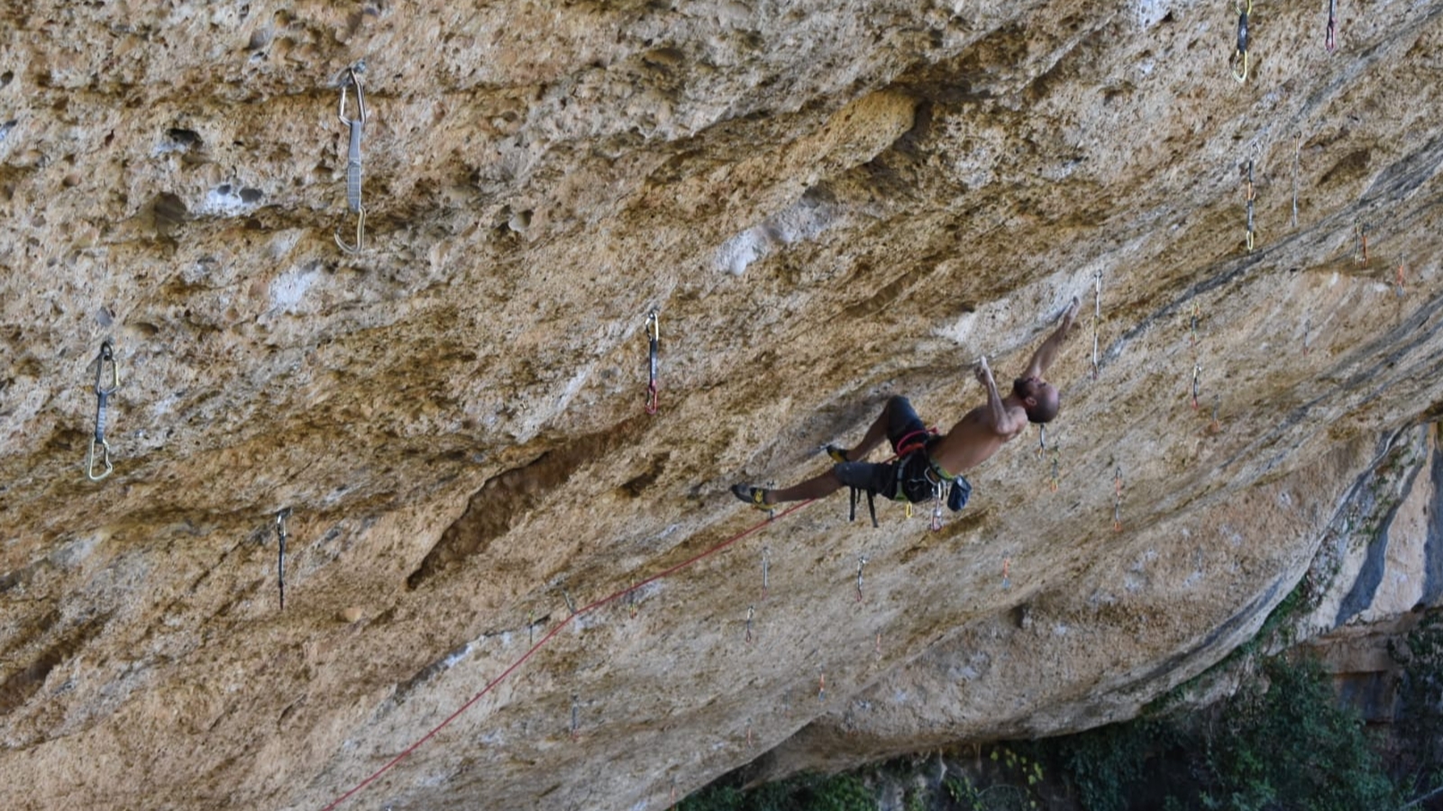 Гонцало Ларроча (Gonzalo Larrocha) на маршруте “Catxasa” категории 9a+