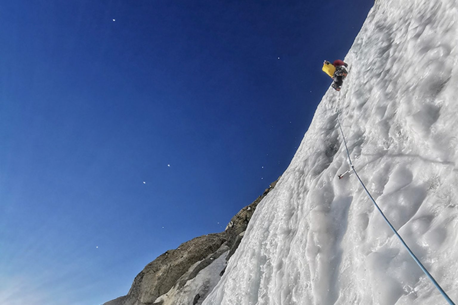 Маршрут "Cascata Major", VI / WI5 на восточной стене Монблана. Фото Francesco Civra Dano / Giuseppe Vidoni