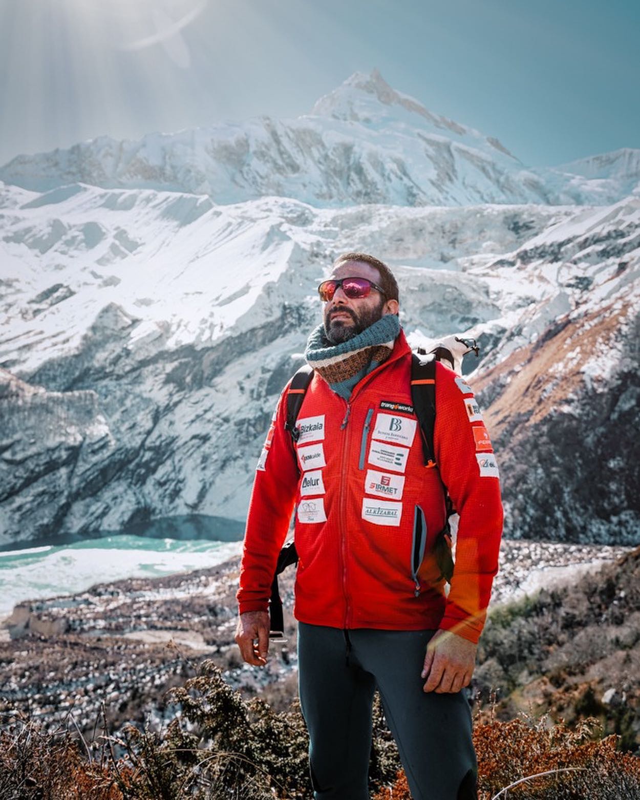 Алекс Тикон (Alex Txikon)  в деревне Самагаун