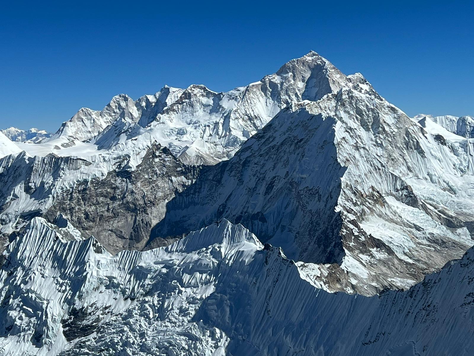 Вид с вершины Ама-Даблам (Ama Dablam). 20 декабря 2021 года. Фото Simone Moro