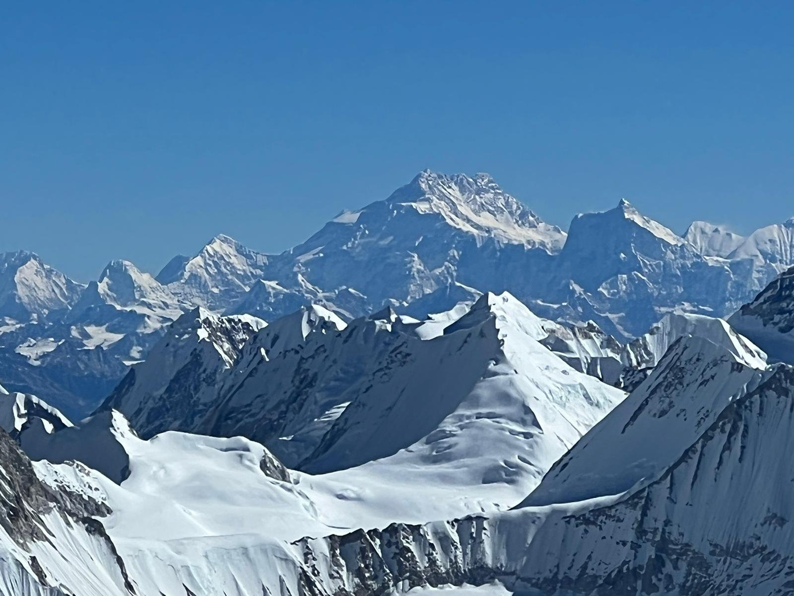 Вид с вершины Ама-Даблам (Ama Dablam). 20 декабря 2021 года. Фото Simone Moro