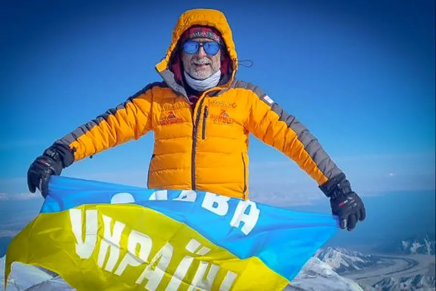  Евгений Старосельский взошел на высшую точку Северной Америки – Денали, подняв на ней Флаг Украины в честь бойцов Национальной гвардии Украины и ВСУ.