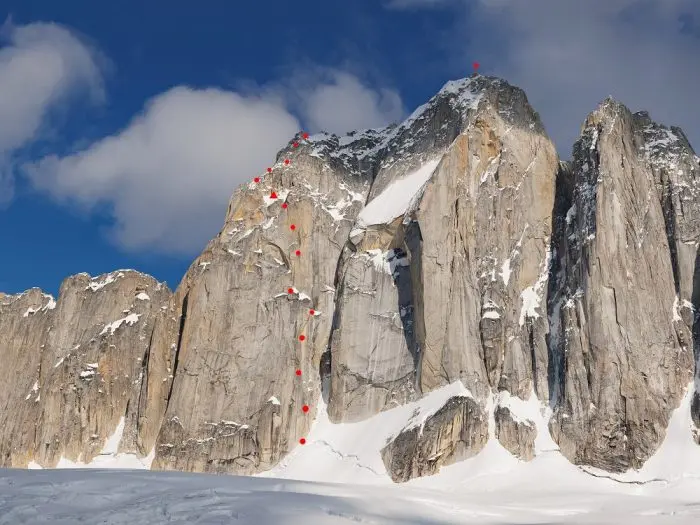 Маршрут The Pace of Comfort на північно-західному схилі піку Кічатна (Kichatna Spire, 2342 м) на Алясці. Фото Oliver Rye