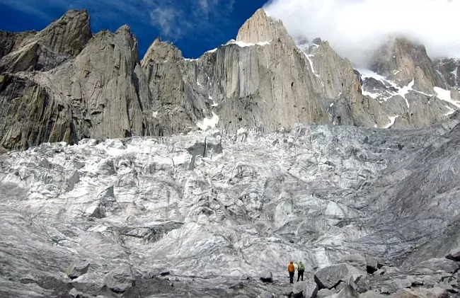 Східна стіна масиву К7 з головною вершиною висотою 6935 метрів (East Face of K7. main point 6935m)