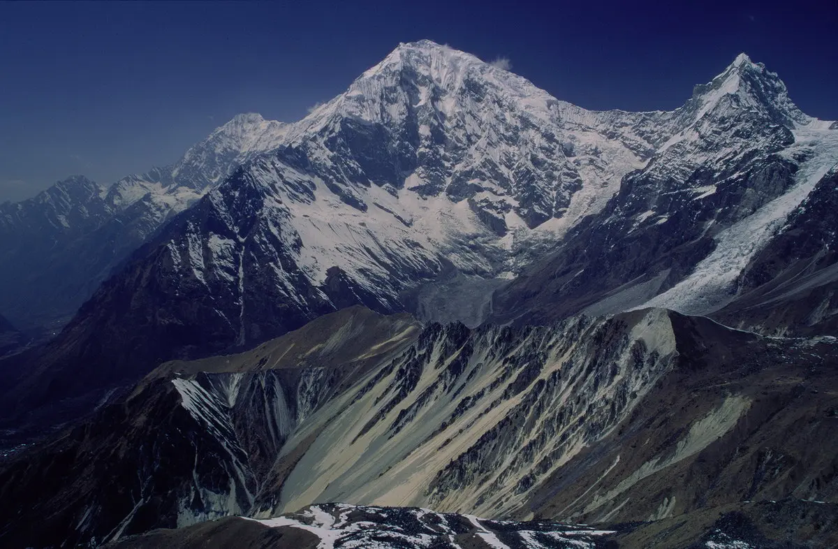 Лангтанг-Лірунг (Langtang Lirung, 7227 м).