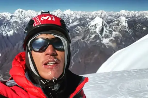 Тошіюкі Ямада (Toshiyuki Yamada) на вершині Ама-Даблам (Ama Dablam) висотою 6812 метрів