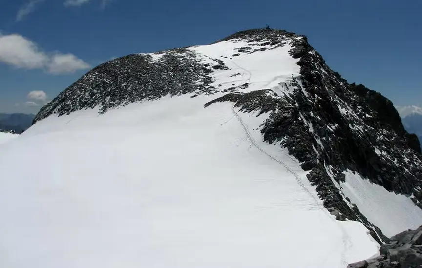  гора Монте-Магро (Monte Magro 3273м), також відома під ім