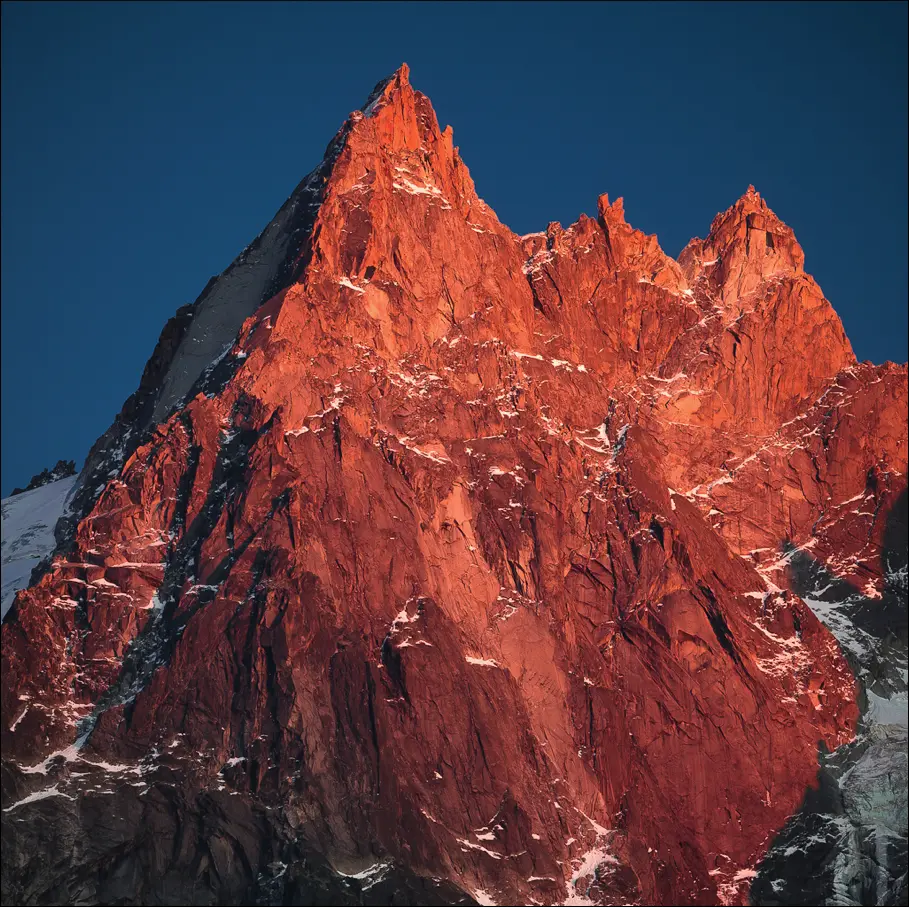 Red Pillar на гору Егюй де Блейтер (Aiguille de Blaitière),  Егюй де Шамоні (Aiguilles de Chamonix) - Північно-західна стіна