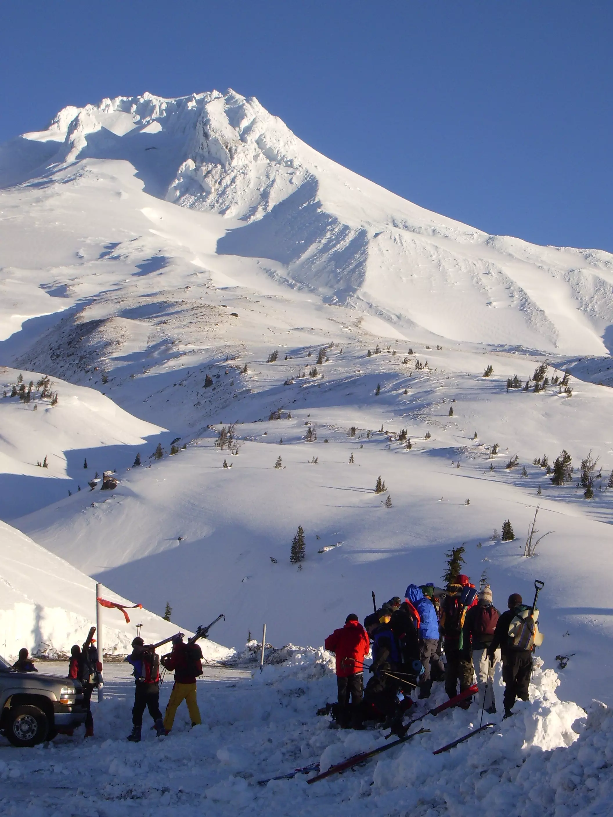 Пошуково-рятувальні роботи на горі Маунт-Худ (Mount Hood, 3429 метрів), США