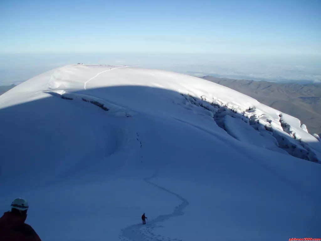 згаслий вулкан Чімборасо (Chimborazo, 6263 м), вид з вершини на пік Veintimilla