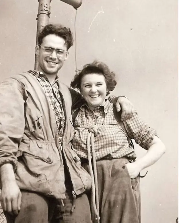 Вільдер Кайзер 1951 рік. Герман Губер і його пізніша дружина Фанні на вершині привалу Ельмауер, якого вони досягли через Копфторльграт. Фото Wege & Weggekampfen