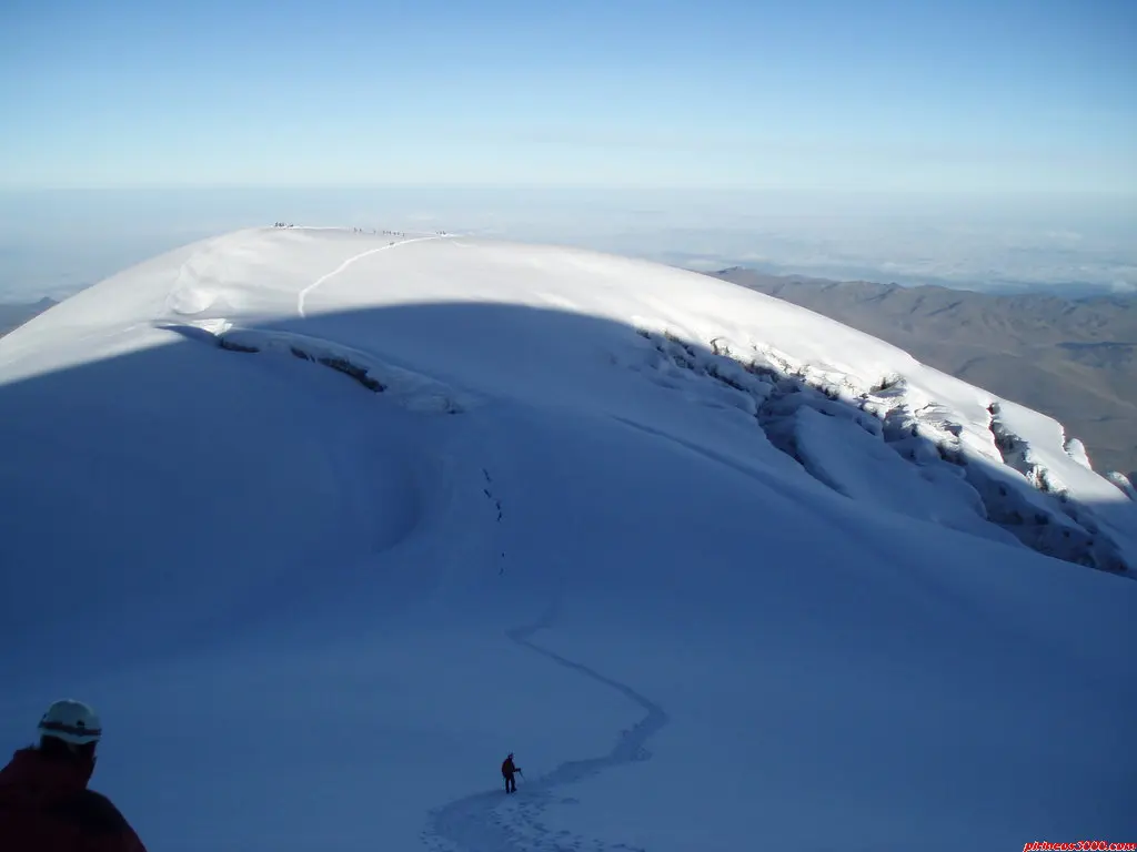 Чімборасо (Chimborazo, 6263 метрів), Еквадор. Вид з вершини на піку Veintimilla