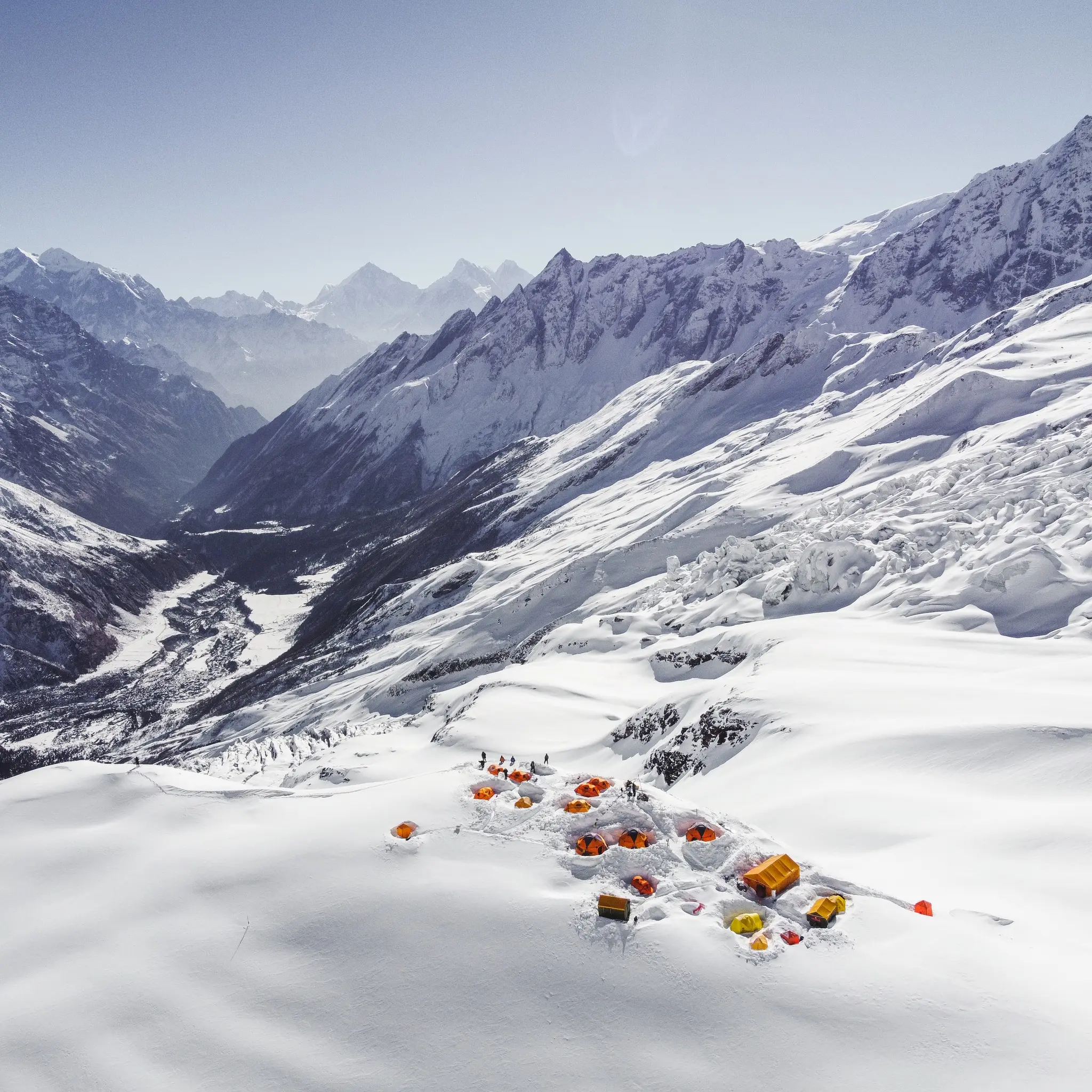 Базовий табір восьмитисячника Манаслу (Manaslu, 8156 м), січень 2023 року. Фото Alex Txikon