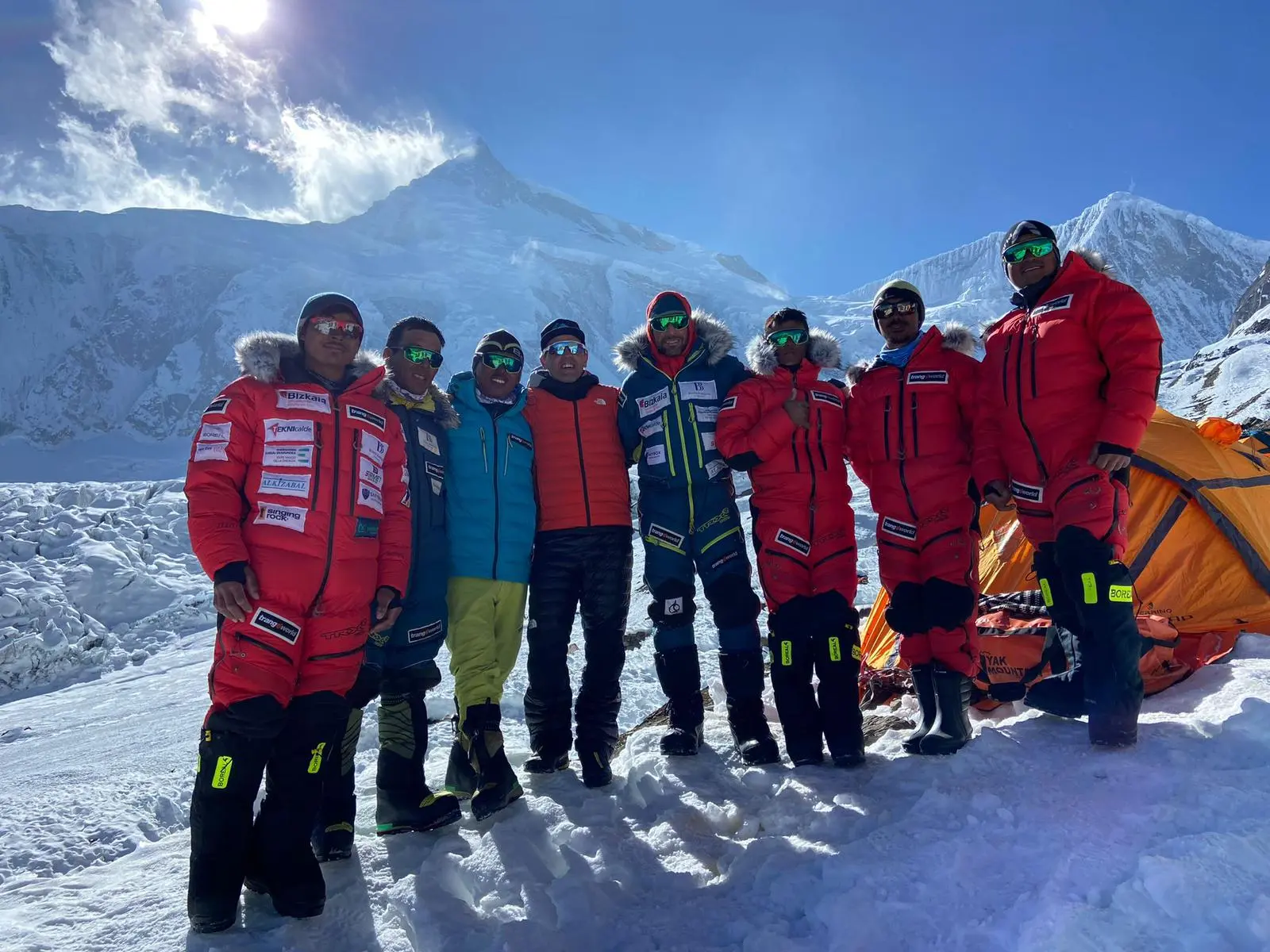 команда Алекса Тікона на Манаслу (Manaslu, 8156 м), січень 2023 року. Фото Alex Txikon