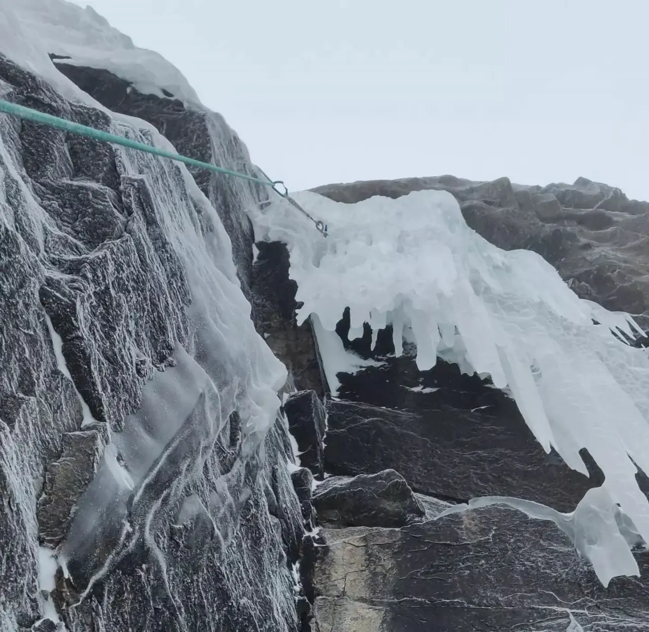 На маршруті "Polar vortex" (M6, WI6) на вершину гори Ронкейпен (Rånkeipen) висотою 1200 метрів на півночі Норвегії. Фото Juho Knuuttila