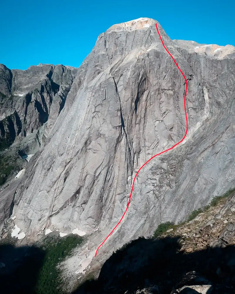 Маршрут La Chilenita (1200 m 5.11+ A0) на східній стороні гори Серро Ель Монструо (Cerro El Monstruo), що розміщена у долині Кочамо (Cochamo valley), чилійська Патагонія. Фото Cristobal Señoret Zobeck