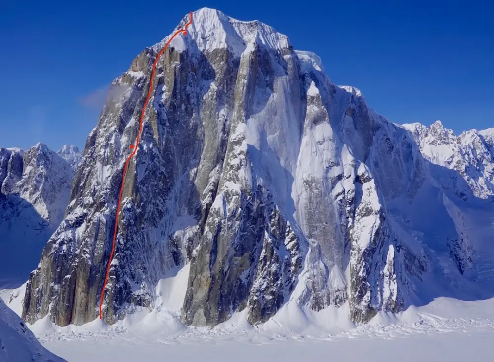 Маршрут «Aim for the bushes»(АI6 M6X, 1600 метрів) по східній стіні гори Дікі (Mount Dickey, 5250 метрів) на Алясці. Фото Alan Rousseau