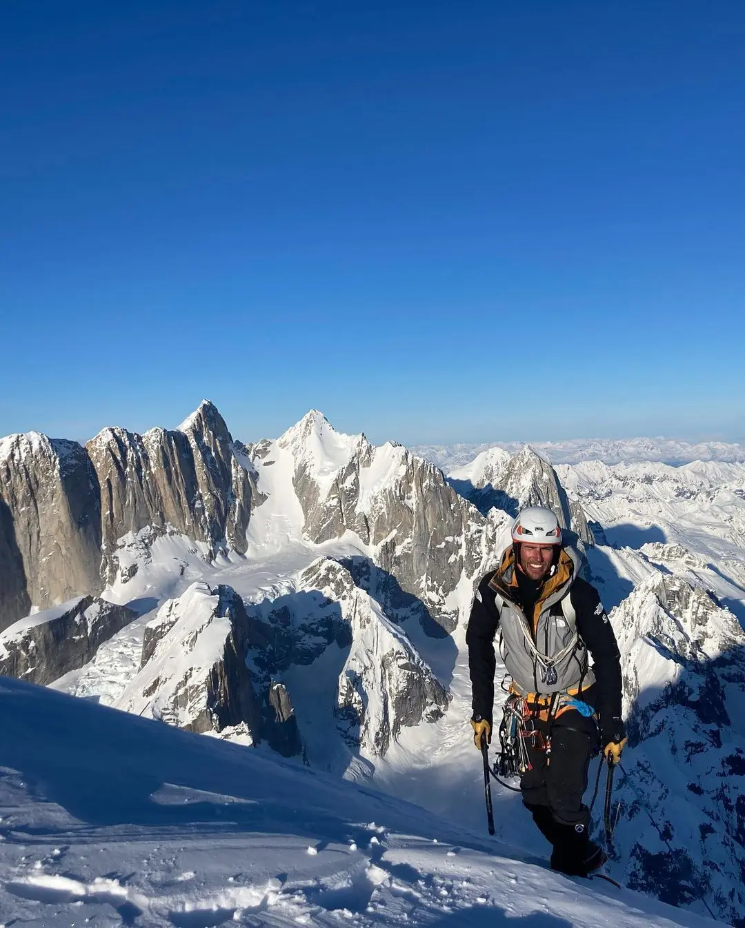 На маршруті  „Blood from the Stone” (5.9 A1 M7 AI6+ X, 1500 метрів) на гору Дікі (Mount Dickey, 5250 метрів) на Алясці. Фото Matt Cornell