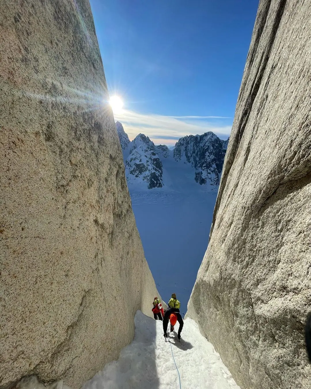 На маршруті  „Blood from the Stone” (5.9 A1 M7 AI6+ X, 1500 метрів) на гору Дікі (Mount Dickey, 5250 метрів) на Алясці. Фото Matt Cornell