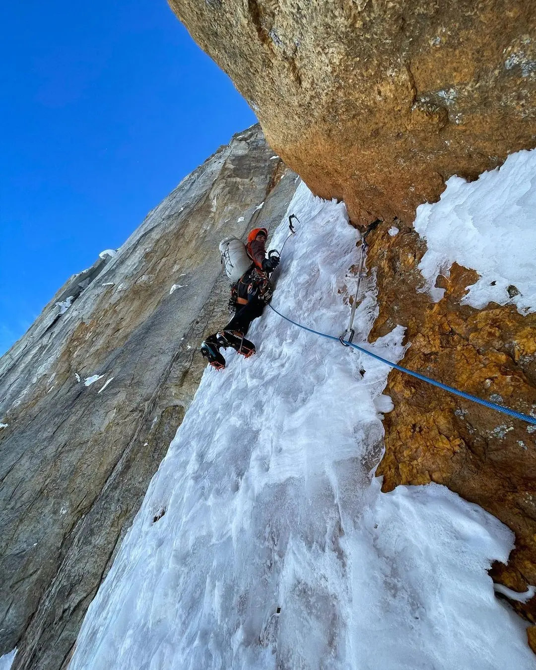 На маршруті  „Blood from the Stone” (5.9 A1 M7 AI6+ X, 1500 метрів) на гору Дікі (Mount Dickey, 5250 метрів) на Алясці. Фото Matt Cornell