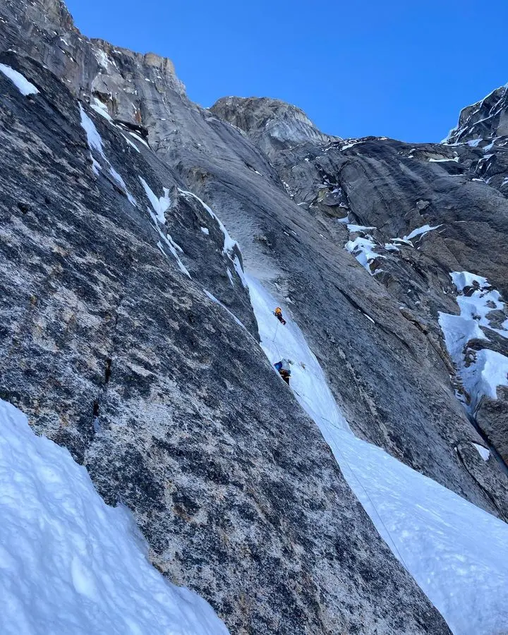 На маршруті  „Blood from the Stone” (5.9 A1 M7 AI6+ X, 1500 метрів) на гору Дікі (Mount Dickey, 5250 метрів) на Алясці. Фото Matt Cornell