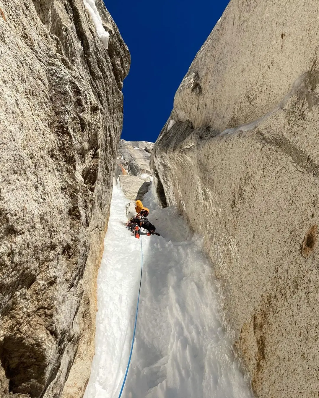 На маршруті  „Blood from the Stone” (5.9 A1 M7 AI6+ X, 1500 метрів) на гору Дікі (Mount Dickey, 5250 метрів) на Алясці. Фото Matt Cornell