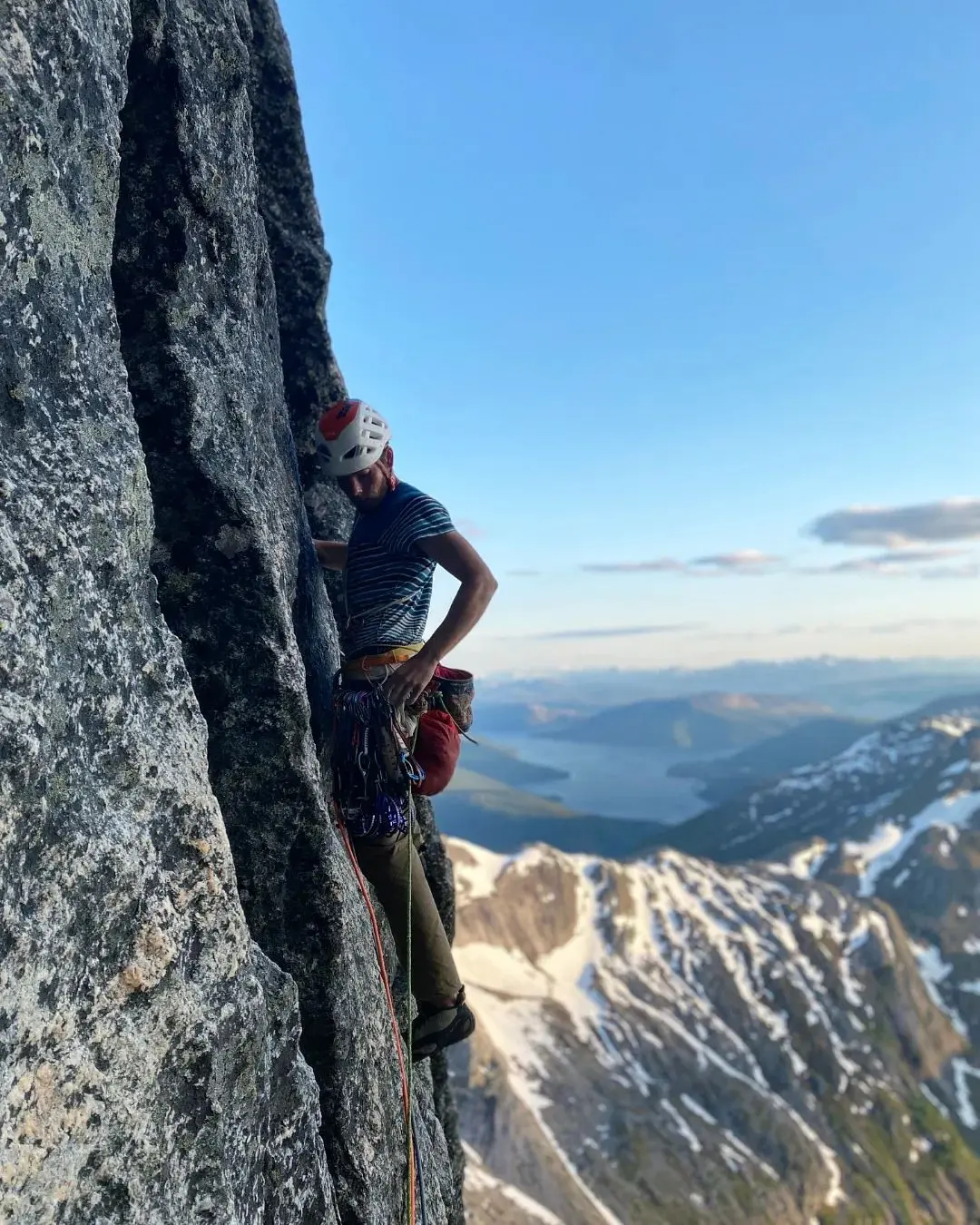 на маршруті "South West Face route" по північно-західній стіні гори Штетінд (Stetind) у Норвегії. Фото Joda Dolmans