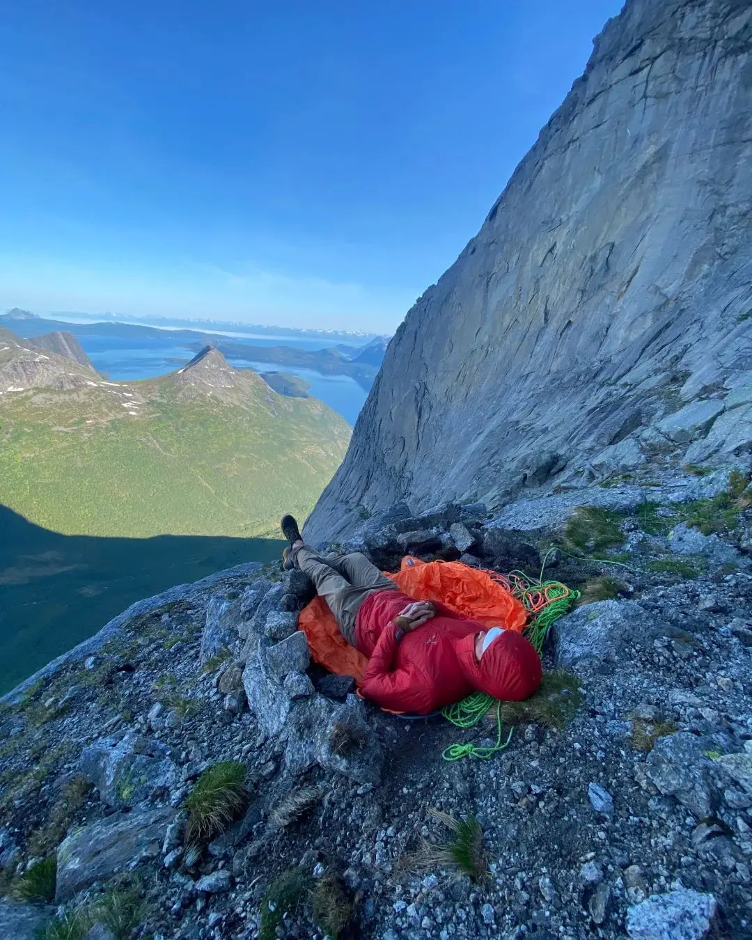 на маршруті "South West Face route" по північно-західній стіні гори Штетінд (Stetind) у Норвегії. Фото Joda Dolmans