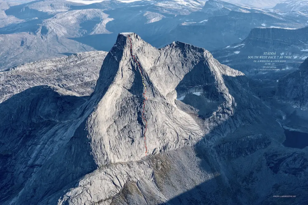 на маршруті "South West Face route" по північно-західній стіні гори Штетінд (Stetind) у Норвегії. Фото Joda Dolmans