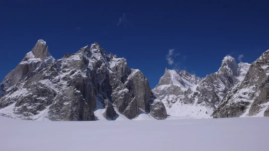 льодовик Чоктой (Choktoi Glacier). Фото Colin Haley