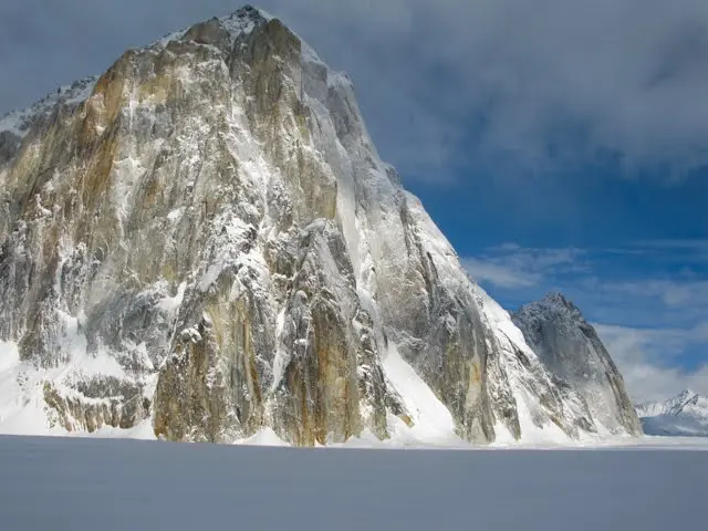 південна стіна гори Бредлі (Mount Bradley (2774 м), Аляска