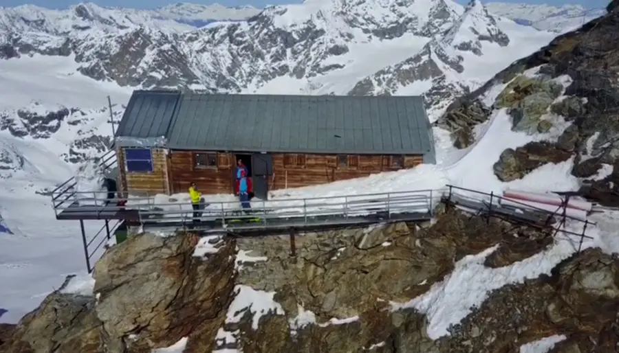 гірський притулок Каррель (Carrel Hut).