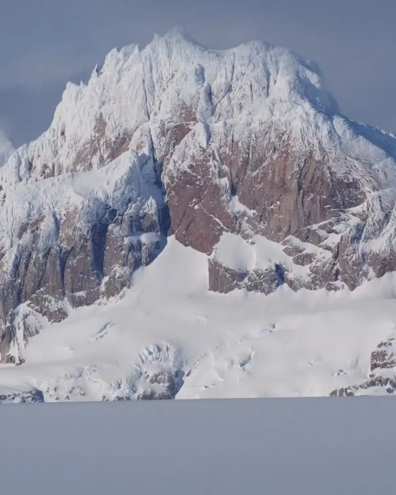 північна стіна гори Серро Нора Західна (Cerro Nora Oeste). Фото Camilo Rada