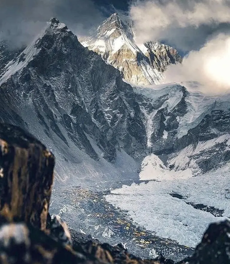 Вид на базовий табір Евересту. Фото  Kenton Cool 