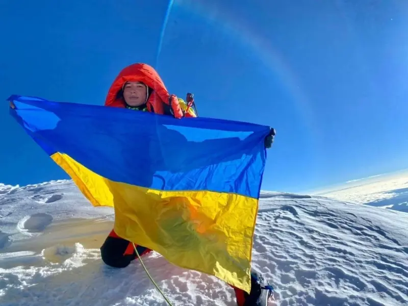 Антоніна Самойлова на вершині Евересту.