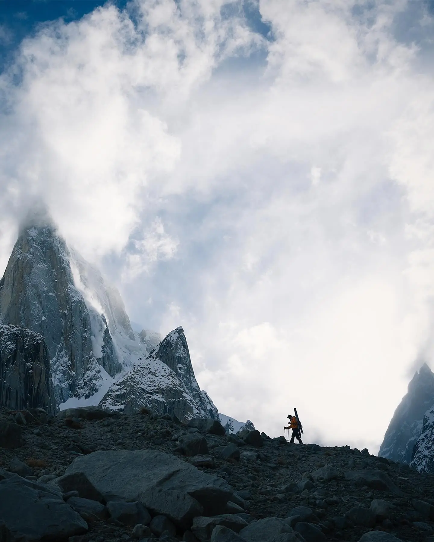 Перший гірськолижний спуск з вершини Великої Вежі Транго (The Great Trango Tower). Фото The North Face 