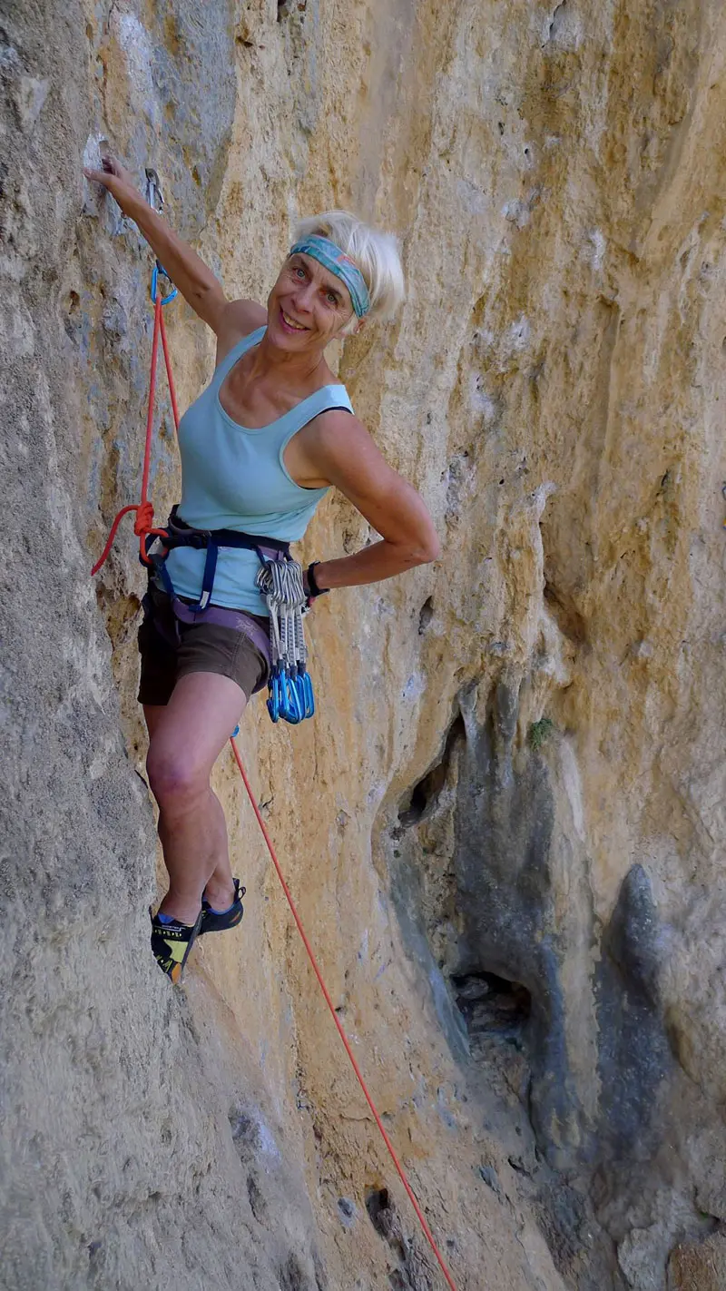 Ірмгард Браун (Irmgard Braun) на скелях регіону Каклімнос (Kalymnos, Греція), 2016 рік