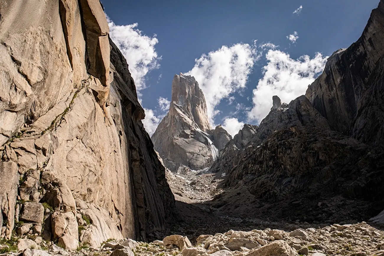 Безименна Вежа Транго  (Trango Nameless Tower). Фото Big Rock Media House