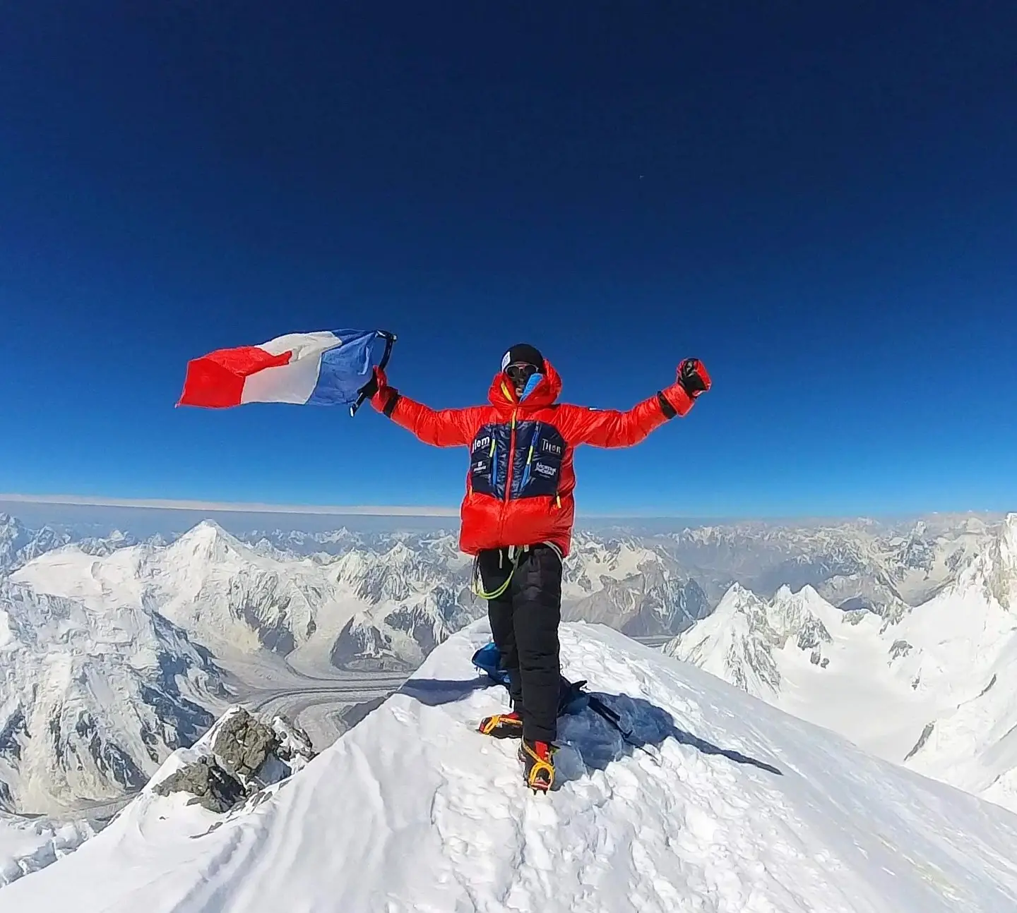 Вадим Друель (Vadim Druelle) на вершині восьмитисячника Гашербрум IІ (Gasherbrum II, 8034 м)