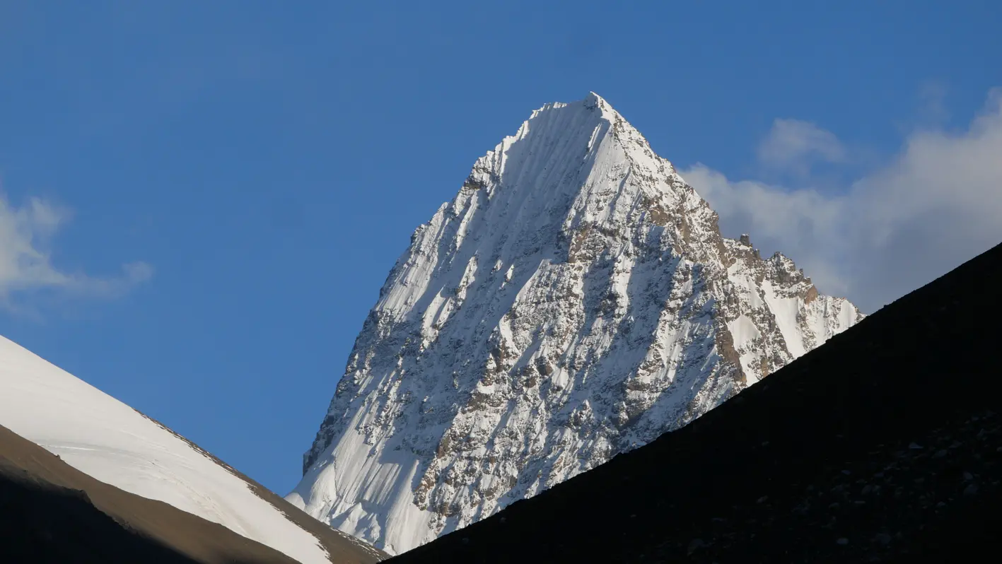 Яваш Сар (Yawash Sar)  - «Маттергорн Хунджераба» (“the Matterhorn of the Khunjerab” ). Фото Berghaus